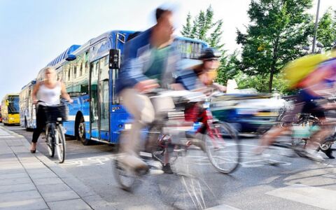 Verschwommene Radfahrer