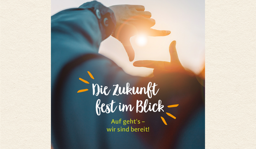 Zeigenfinder und Daumen formen einen Bilderrahmen, in dem die leuchtende Sonne zu sehen ist