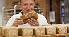 Bäcker mit Brot